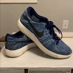 Nike flyknit lunarlon women’s size 8
